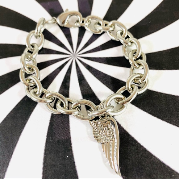 Chunky charm bracelet with little Angel wing - Picture 2 of 4